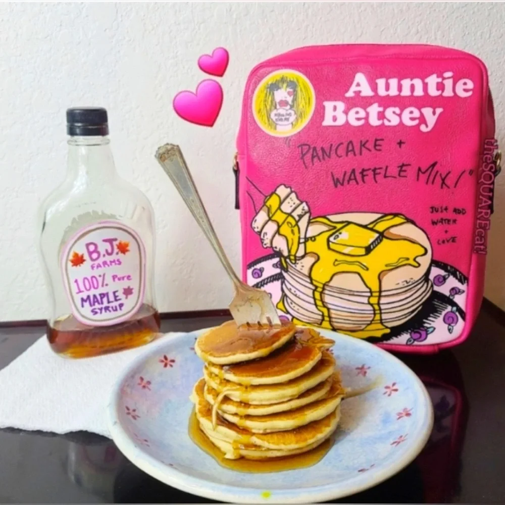 NWOT🥞 BETSEY JOHNSON Auntie Betsey Pancake & Waffle Mix Crossbody
